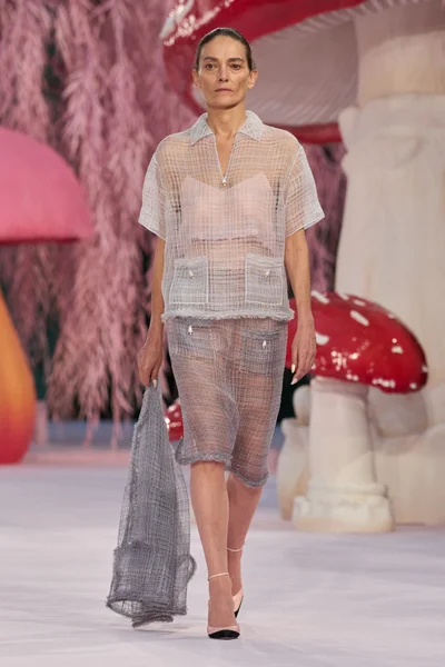 Look 15